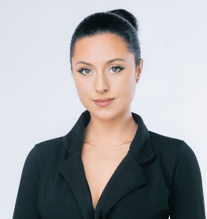 Holly Feniak profile headshot