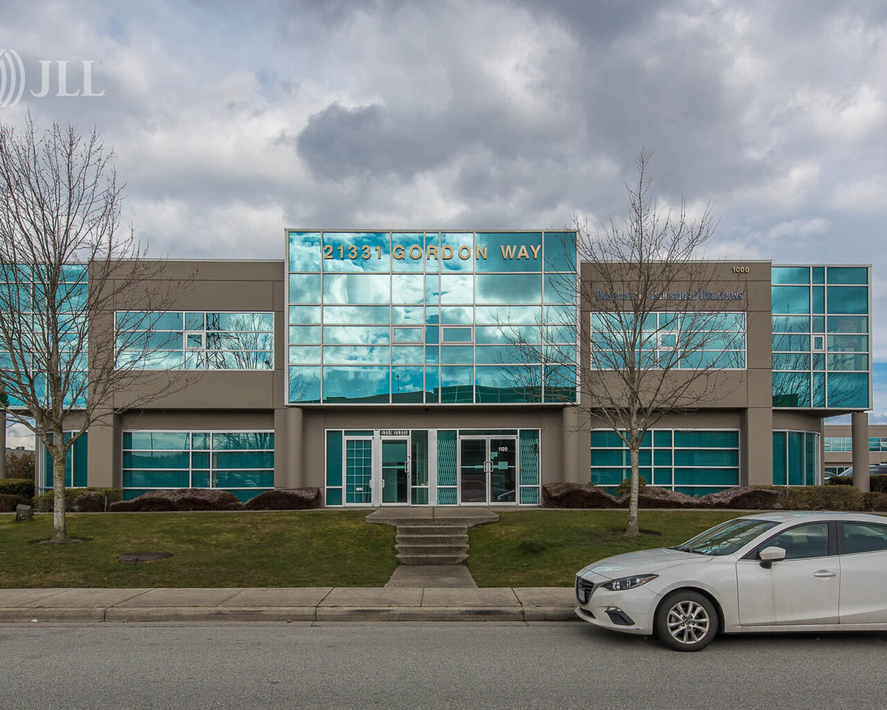 Units 1140 & 1150 21331 Gordon Way Richmond, BC JLL Metro Vancouver Industrial Group Units 1140 & 1150 21331 Gordon Way Richmond, BC JLL Metro Vancouver Industrial Group