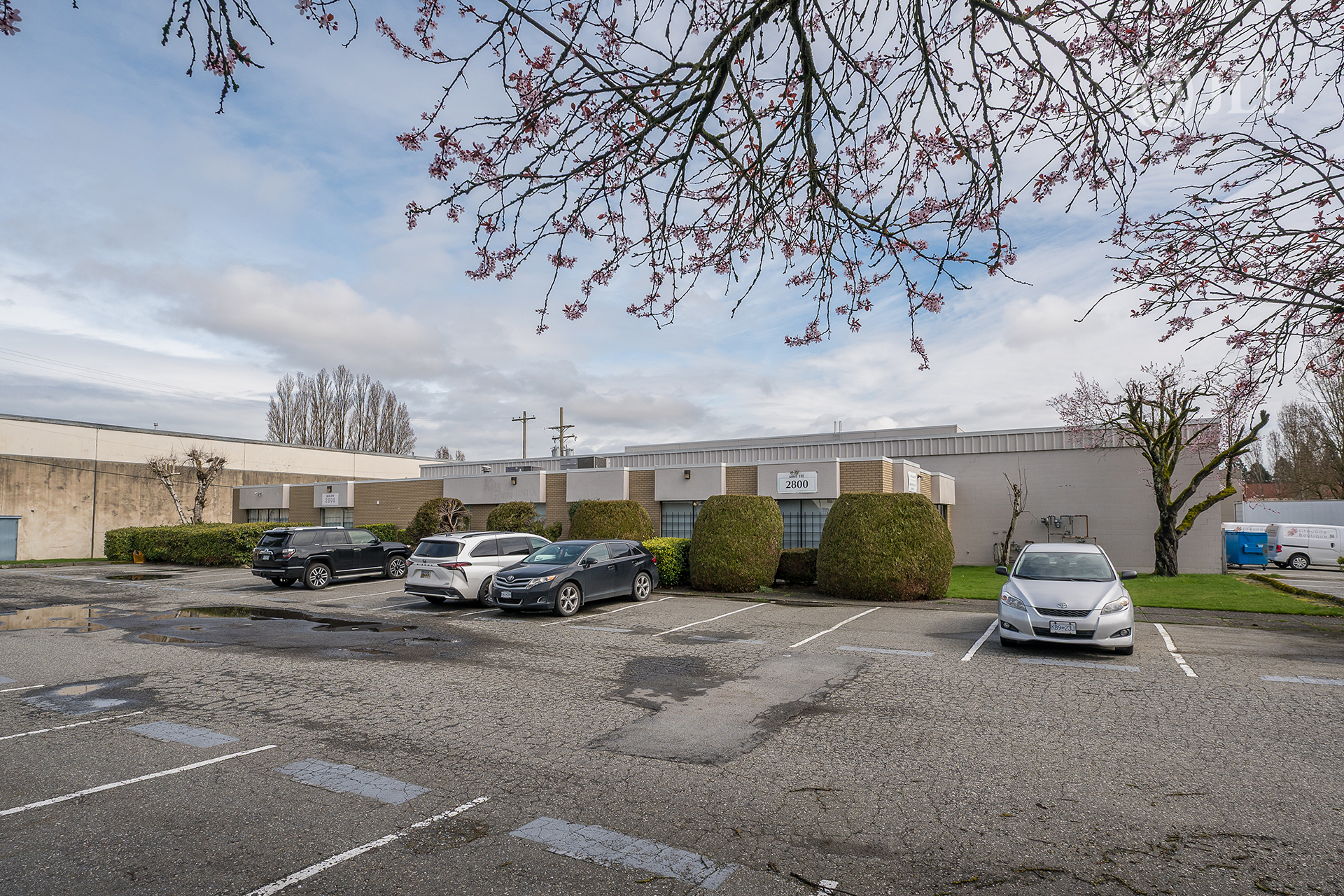 110-2800 Viking Way exterior